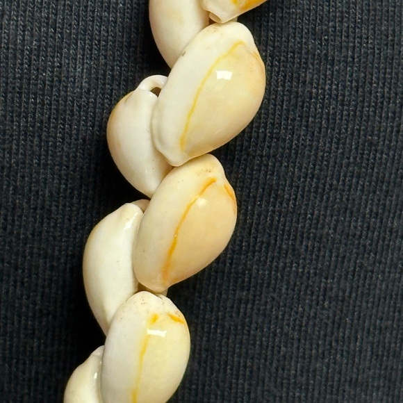 Vintage Double Cowrie Shell Necklace Hawaiian Wedding Lei 17.5 in. - Picture 4 of 13